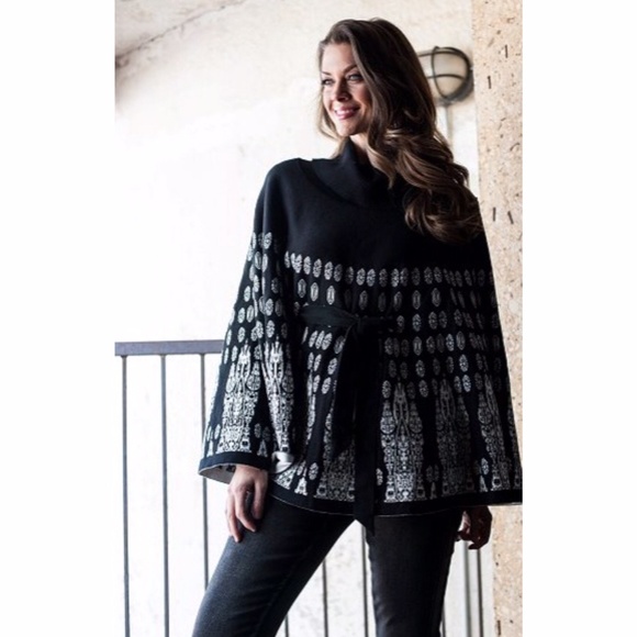 Reversible Black & White Cape - Picture 3 of 3